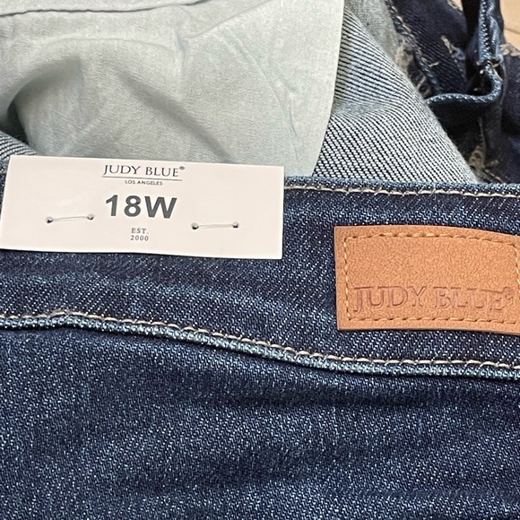 Judy Blue NWT High Waisted Raw Hem Cropped Straight Leg Jeans, Plus Size 18W - Picture 11 of 13